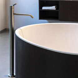 Agape Square Напольный смеситель для ванны, цвет: полированная сталь